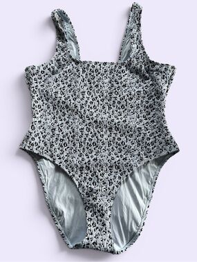 Good American Always Fits One Piece Swimsuit Light Purple Leopard Smocked 4X/5X